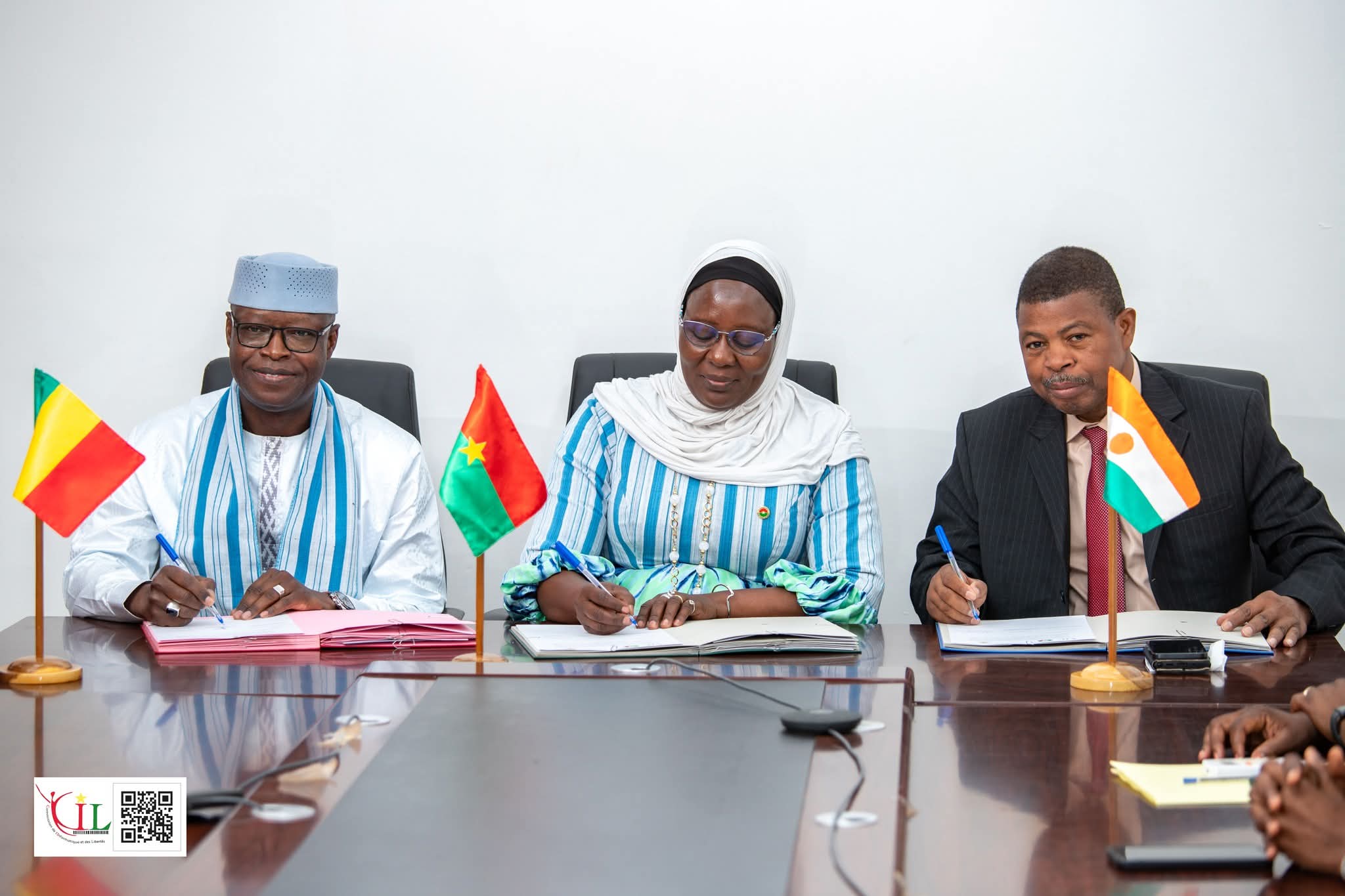 cybersecurite-:-les-pays-de-l’aes-signent-une-feuille-de-route-sur-la-protection-des-donnees cybersecurite-:-les-pays-de-l’aes-signent-une-feuille-de-route-sur-la-protection-des-donnees